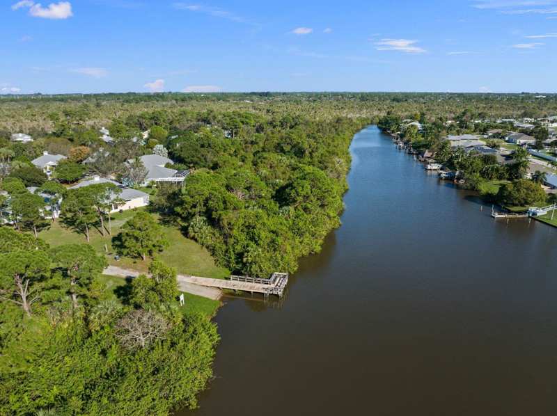 3 bedroom Single Family Residence at 512 NE Canoe Park Circle, River Place On The St Lucie No 6, Port St. Lucie — photo 1