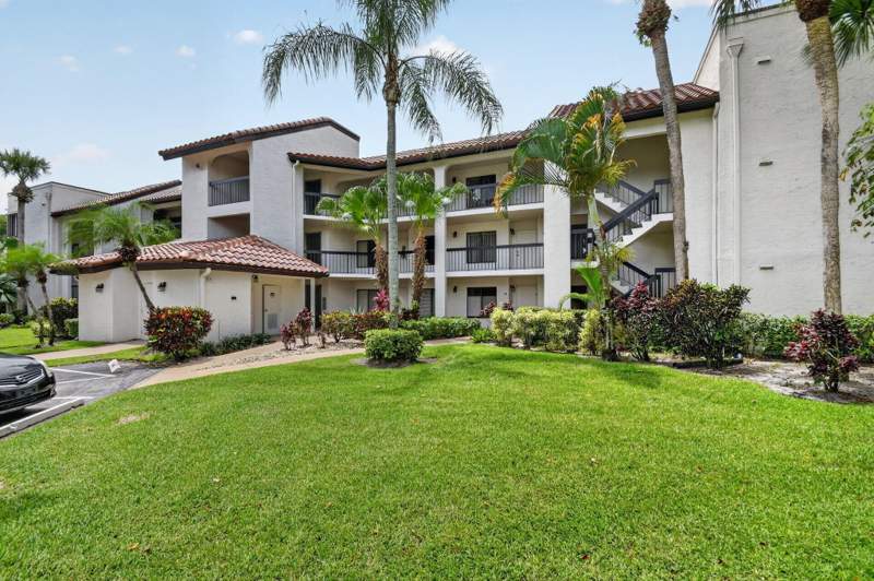 2 bedroom Condominium at 10173 Mangrove Drive #204, Lakeside Condo 3 Of Banyan Springs, Boynton Beach — photo 2