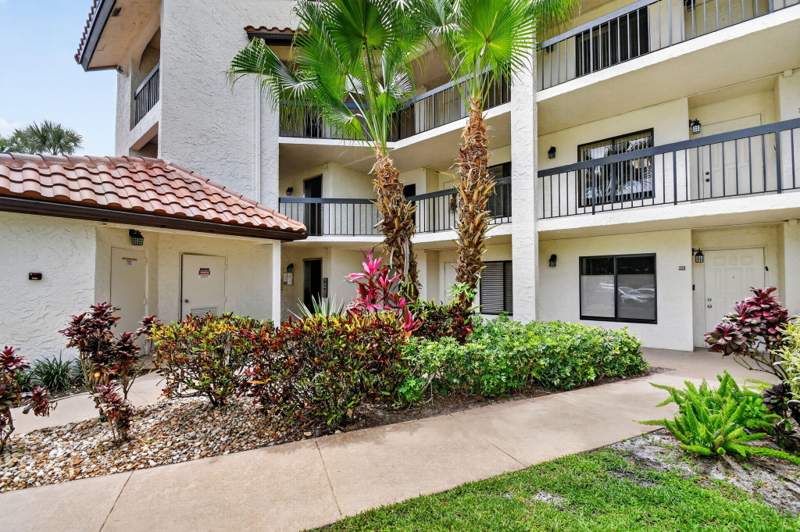 2 bedroom Condominium at 10173 Mangrove Drive #204, Lakeside Condo 3 Of Banyan Springs, Boynton Beach — photo 5