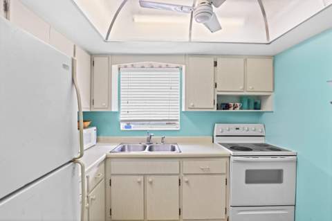 2885 W Ashley Dr Drive #B, West Palm Beach FL - photo 9 of 34