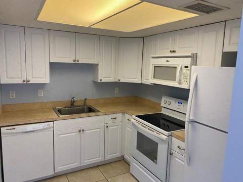 120 Wettaw Lane #112, North Palm Beach FL - photo 6 of 12