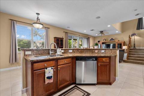 135 Hamilton Terrace, West Palm Beach FL - photo 10 of 39