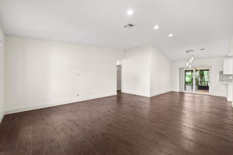 638 SW 4th Avenue, Boynton Beach FL - photo 7 of 43