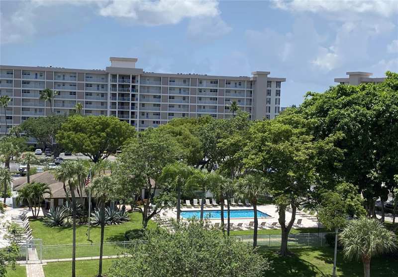 2 bedroom Condominium at 2671 S Course Drive #602, No 20 Palm-Aire Country Club, Pompano Beach — photo 1