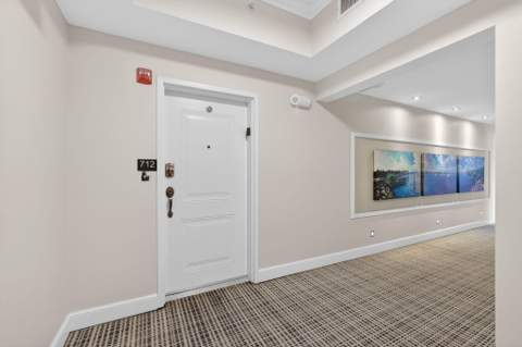 712 Bay Colony Drive, Juno Beach FL - photo 8 of 50