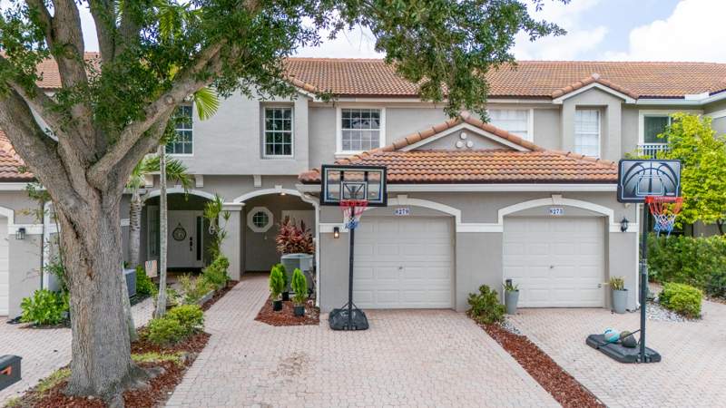 3 bedroom Townhouse at 8279 Via Leonessa Drive, Mizner Pointe Of Boca Via Ancho, Boca Raton — photo 3