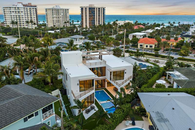 6 bedroom Single Family Residence at 390 Jupiter Lane, Juno Beach 1st Add, Juno Beach — photo 4