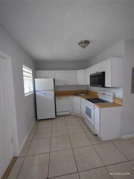 2741 NE 8th Avenue #14, Wilton Manors FL - photo 7 of 24