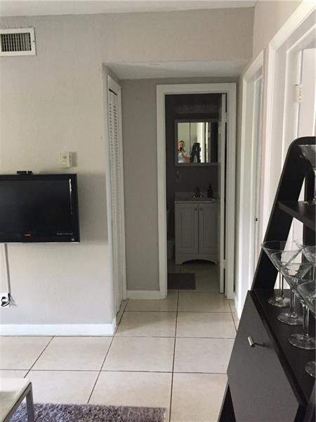 2741 NE 8th Avenue #14, Wilton Manors FL - photo 10 of 24