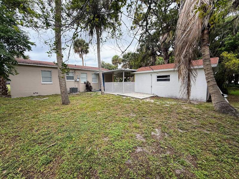 2 bedroom Single Family Residence at 1010 Mayflower Road, Pinewood Subdivision, Fort Pierce — photo 3