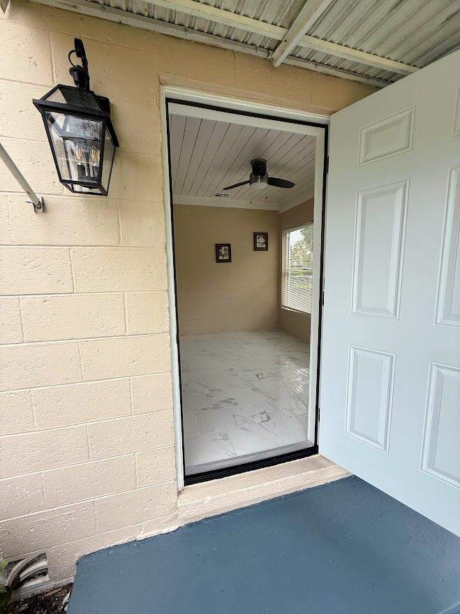 2 bedroom Single Family Residence at 1010 Mayflower Road, Pinewood Subdivision, Fort Pierce — photo 4