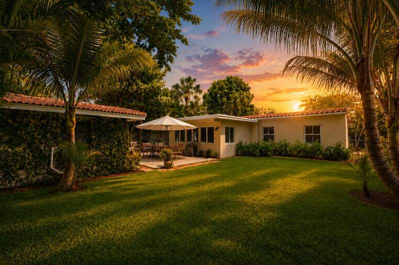 3 bedroom Single Family Residence at 1020 SW 18th Court, River Oaks, Fort Lauderdale — photo 2