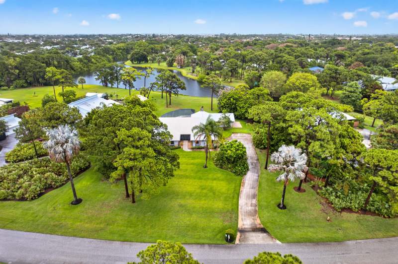 4 bedroom Single Family Residence at 441 NE Town Terrace, Pinecrest Lakes, Jensen Beach — photo 4
