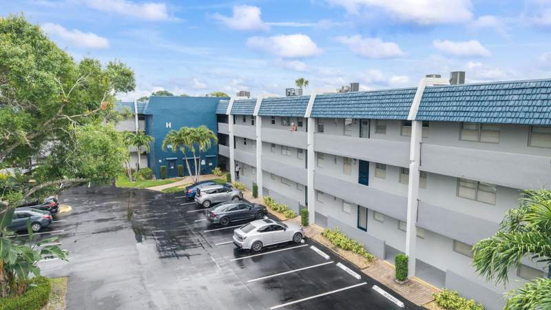 1 bedroom Condominium at 7807 Golf Cir Drive #H 305, Oriole Golf & Tennis Club, Margate — photo 4
