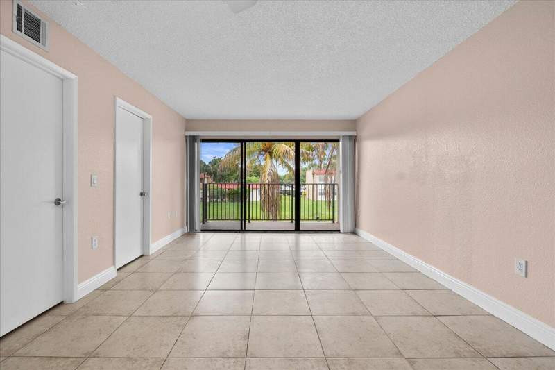 2 bedroom Condominium at 1524 Lake Crystal Drive #F, Palm Beach Grande Condo, West Palm Beach — photo 5