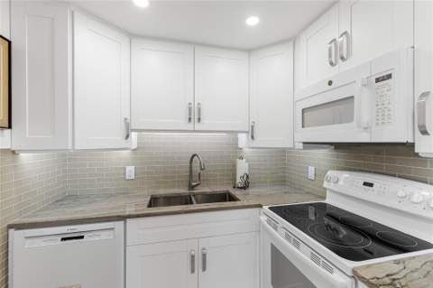 210 Oakridge #210, Deerfield Beach FL - photo 7 of 60