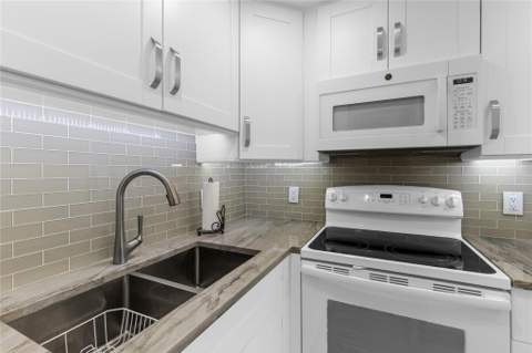 210 Oakridge #210, Deerfield Beach FL - photo 9 of 60