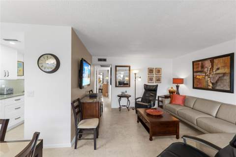 210 Oakridge #210, Deerfield Beach FL - photo 12 of 60