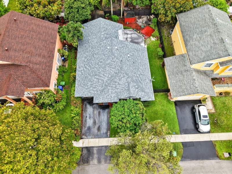 3 bedroom Single Family Residence at 9720 SW 12th Street, Lakeside South, Pembroke Pines — photo 2