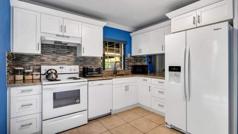 9720 SW 12th Street, Pembroke Pines FL - photo 8 of 21