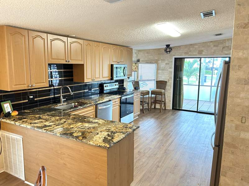 2 bedroom Mobile Home at 3409 Lake Overlook Place, Palm Breeze Club, Lake Worth — photo 3