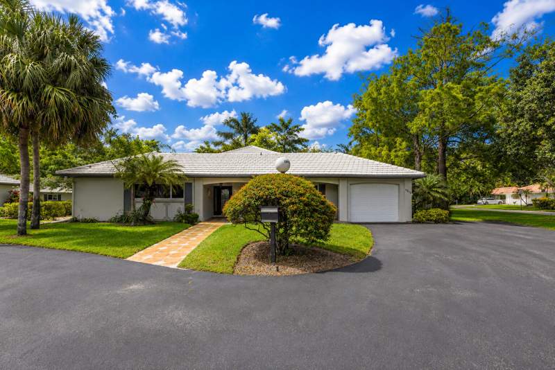 3 bedroom Villa at 1019 E Cypress Drive, No 81 Palm-Aire Country Club, Pompano Beach — photo 2