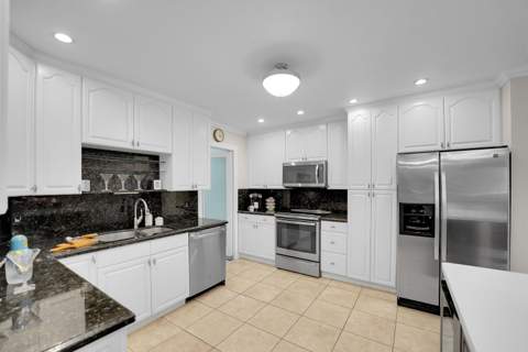 1019 E Cypress Drive, Pompano Beach FL - photo 16 of 69
