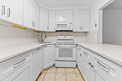 319 Knotty Pine Circle #C-1, Greenacres FL - photo 10 of 23