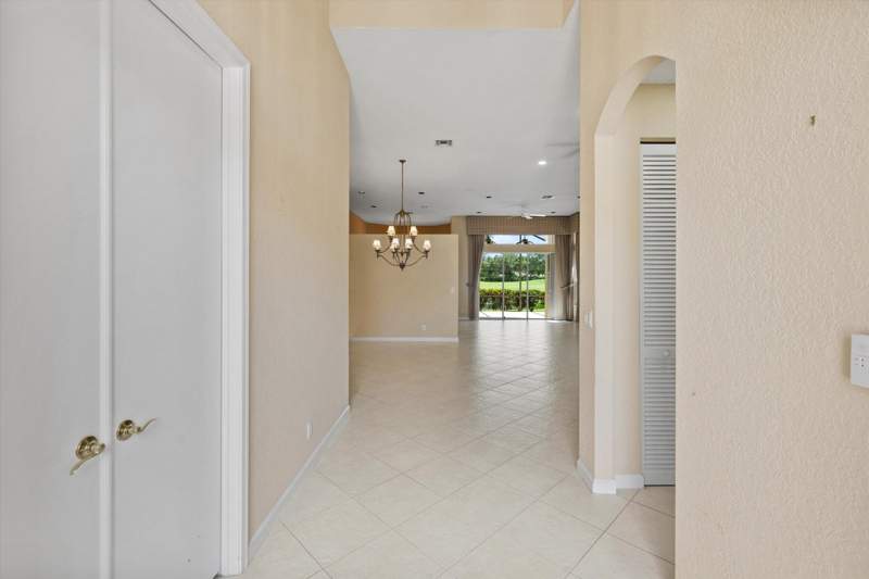 2 bedroom Single Family Residence at 10911 Royal Devon Way, Wycliffe Tr I, Lake Worth — photo 5