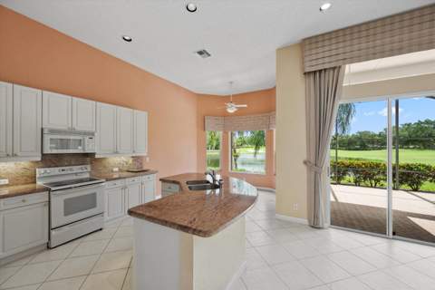10911 Royal Devon Way, Lake Worth FL - photo 11 of 56