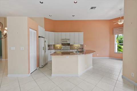 10911 Royal Devon Way, Lake Worth FL - photo 12 of 56