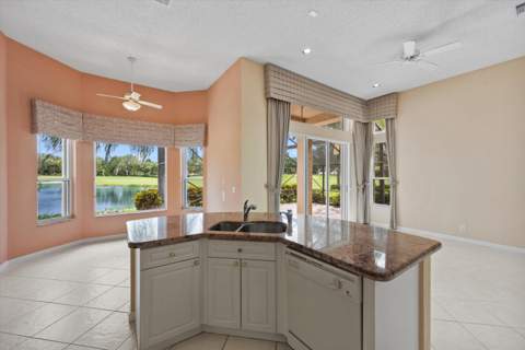 10911 Royal Devon Way, Lake Worth FL - photo 13 of 56