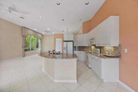 10911 Royal Devon Way, Lake Worth FL - photo 15 of 56