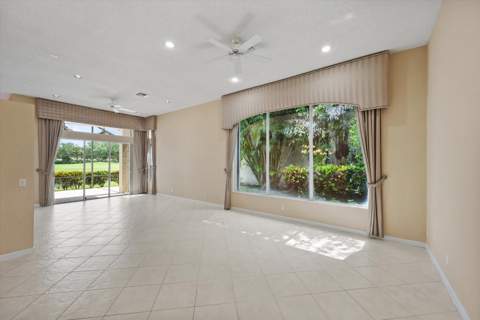 10911 Royal Devon Way, Lake Worth FL - photo 16 of 56