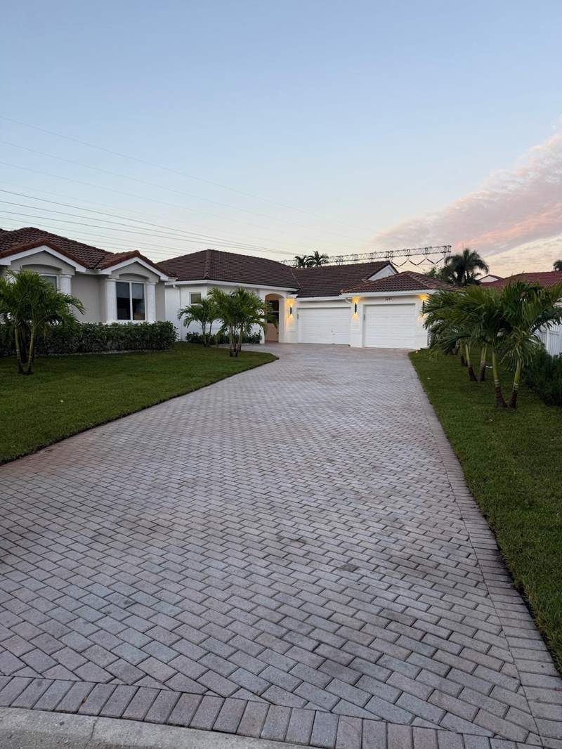5 bedroom Single Family Residence at 3244 SW 53rd Court, Banyan Oakridge Plat, Hollywood — photo 3