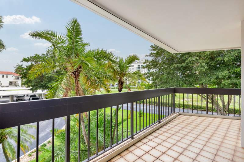 2 bedroom Condominium at 2000 Presidential Way #206, Lands Of The President Condo 2 ,, West Palm Beach — photo 5