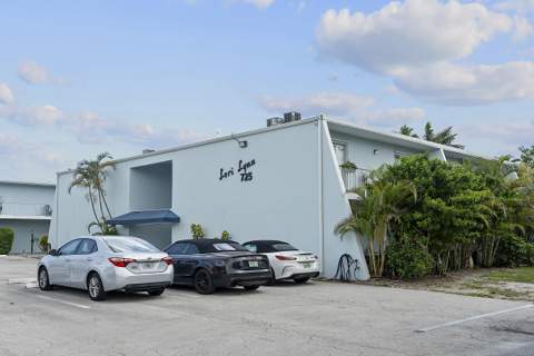 725 Hummingbird Way #111, North Palm Beach FL - photo 20 of 29
