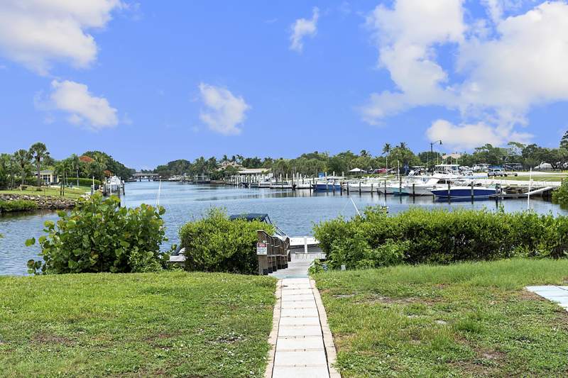 2 bedroom Condominium at 725 Hummingbird Way #111, Lori-Lynn Condo, North Palm Beach — photo 4
