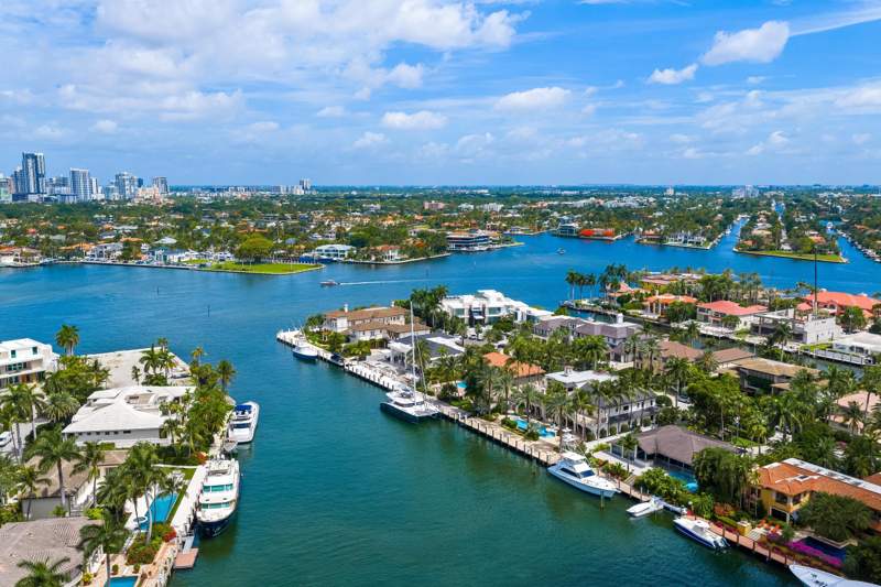 7 bedroom Single Family Residence at 2430 Del Lago Drive, Del Lago Isle, Fort Lauderdale — photo 4