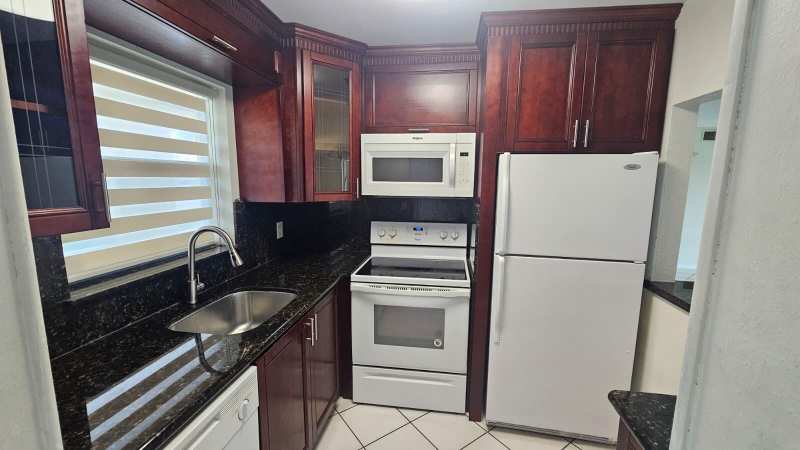 2 bedroom Condominium at 9911 Sandalfoot Boulevard #116, Sandalfoot Blvd Apts Condo, Boca Raton — photo 1