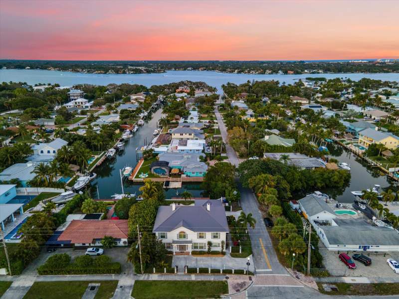 5 bedroom Single Family Residence at 401 Center Street, Riverside, Jupiter — photo 3