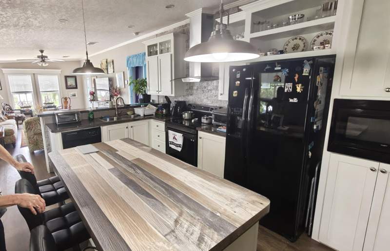 3 bedroom Manufactured Home at 7306 43rd Terrace, Palm Lake Co-Op Inc Ph II, Riviera Beach — photo 2