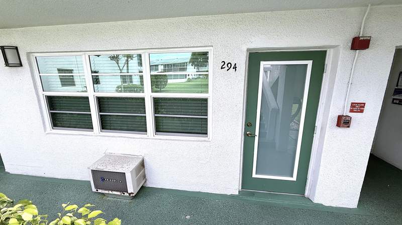 1 bedroom Condominium at 294 Farnham M #294, Century Village East, Deerfield Beach — photo 2