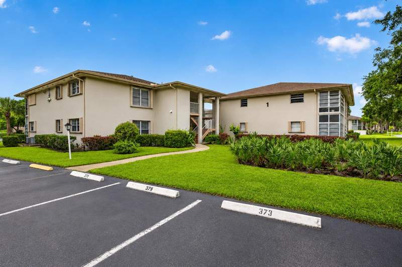 2 bedroom Condominium at 1 Lake Vista Trail #207, Vista St Lucie Buildings 9 Thru 20, Port St. Lucie — photo 2
