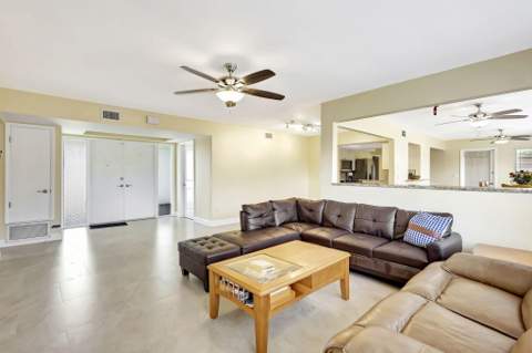 683 SE Harborview Drive, Port St. Lucie FL - photo 8 of 56