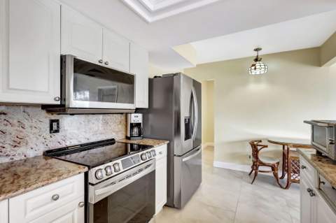 683 SE Harborview Drive, Port St. Lucie FL - photo 17 of 56