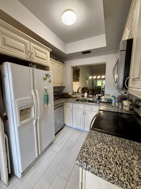 3927 Vine Tree Trail #B, Lake Worth FL - photo 8 of 14
