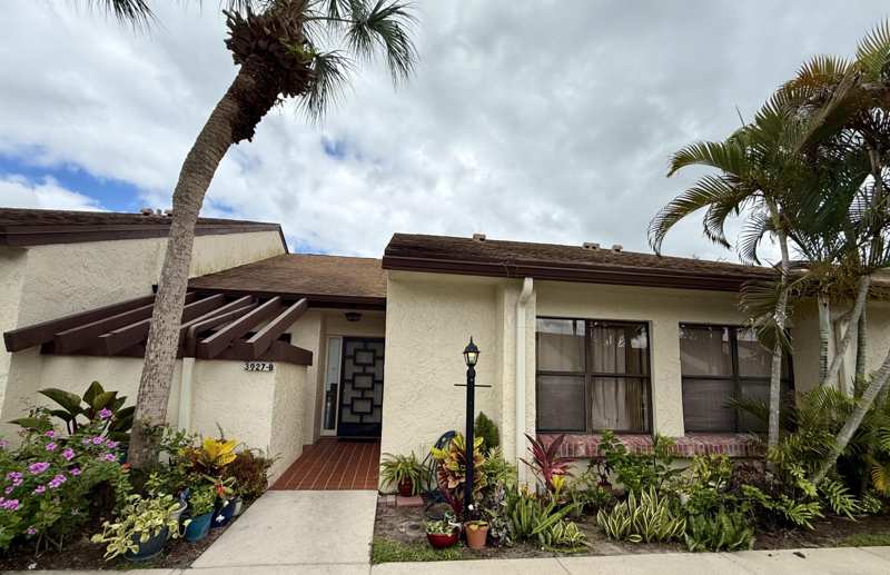 2 bedroom Villa at 3927 Vine Tree Trail #B, Villas Of Willow Bend, Lake Worth — photo 1