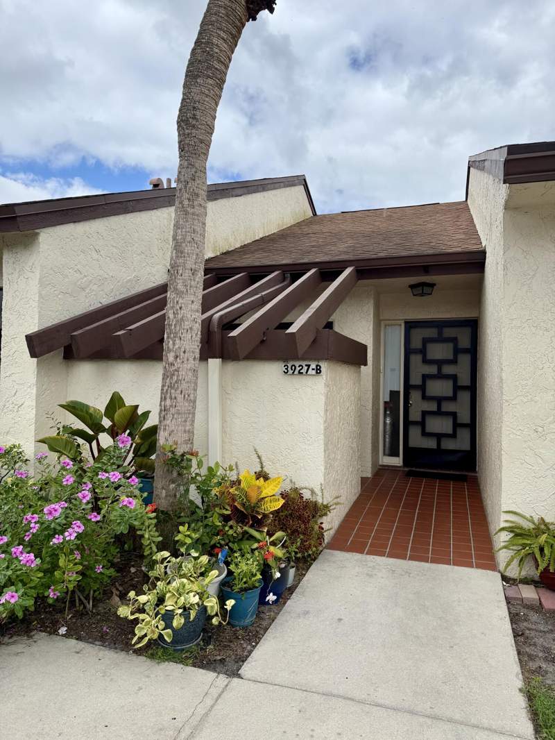 2 bedroom Villa at 3927 Vine Tree Trail #B, VILLAS OF WILLOW BEND, Lake Worth — photo 2