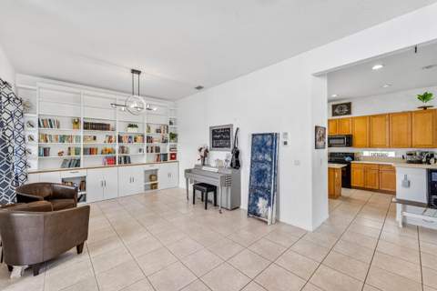 140 Bellezza Terrace, Royal Palm Beach FL - photo 8 of 39